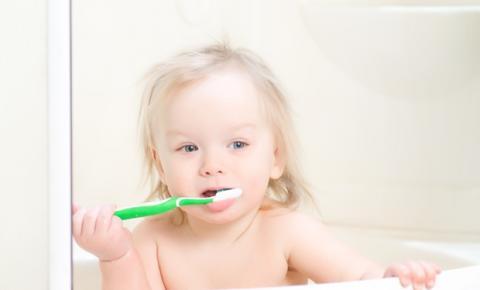 Cárie é o problema bucal mais frequente em bebês 
